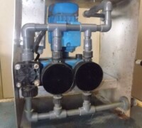 Artikel Nr.: 27493<br><br> max. 90 l/h, 8 bar gebrauchte Membran-Dosierpumpe, Dosierstation<br><br>SERA<br><br>