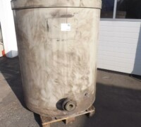 article no.: 27661<br><br> 1 m³  used plastic tank with slant bottom PP<br><br><br><br>
