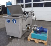 article no.: 28265<br><br> 1 m³, 15 m³/h 1,7 bar used tank with slant bottom and centifugal pump stainless steel <br><br>Eisenmann<br><br>