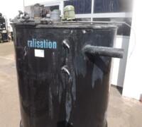 article no.: 29167<br><br> 2 m³, 1,1 kW. 1400 1/min used plastic neutralization tank PE with flat bottom and mixer<br><br><br><br>