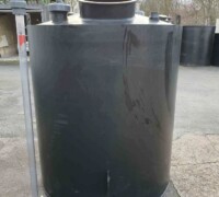 article no.: 29969<br><br> 2 m³ used plastic / plastic chemical storage tank with collection container, made of PE with level indicator<br><br>Weber<br><br>