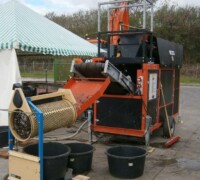 Artikel Nr.: 30049<br><br> 1 m³ gebrauchte Trommelsiebanlage zur Feststoffklassifizierung/ Müllsortierung / Recyclingsieb / mobile Siebstation<br><br>BEYER<br><br>